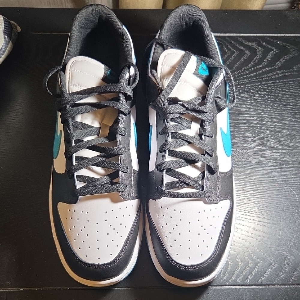 Nike Men's Black, White, and Teal Sneakers